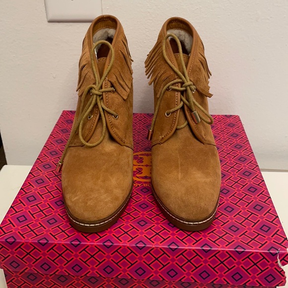 New Tory Burch boots size 9. - Picture 1 of 6